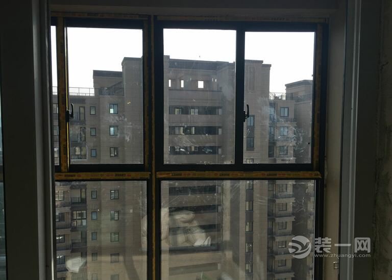 封阳台花了490元/平米瓷砖进场 深圳装修业主忙不停