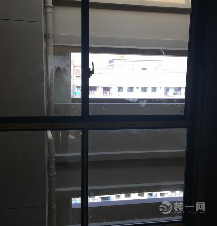 封阳台花了490元/平米瓷砖进场 深圳装修业主忙不停