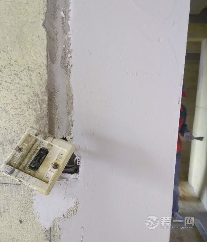 深圳装修业主吴女士装修进程之卫生间瓷砖铺贴