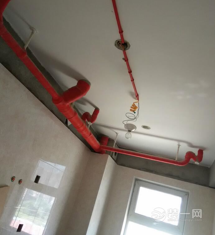 深圳装修业主吴女士装修进程之卫生间瓷砖铺贴